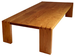 ローテーブル”マイヤーズ”。シンプルで、無垢材の木目が美しいローテーブルです。