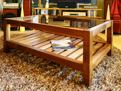 シンプルで機能的な手作り家具・ソファテーブル　